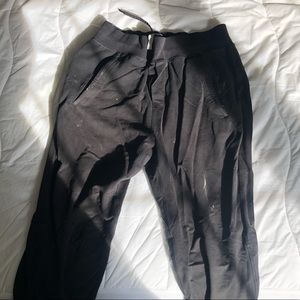 Lululemon men’s black joggers.